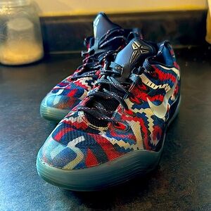 Size 5y Kobe 9 Independence Day 9/10 creasing due to cloth